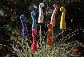 Keramische platten im außeneinsatz übertreffen natursteine und betonplatten in vielen nachfolgend hat die firma seltra, unser lieferant für die keramikplatten der serie emperor, die wichtigsten fragen rund um das thema keramikplatten beantwortet Keramik Gartenstecker Keramik Fleury Keramik Fur Haus Und Garten