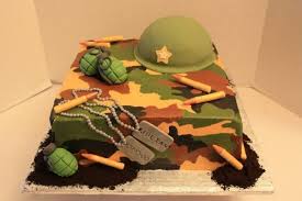Camouflage themed big cake little cakes… chocolate mud layer cake with vanilla cupcakes for a soldier's 40th birthday celebration. I M In Love Camouflage Cake Army Birthday Cakes Army Cake
