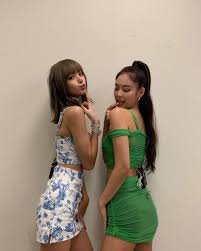 Enjoy exclusive amazon originals as well as popular movies and tv shows. Netizen Buzz Lisa And Jennie Pose Seductively For The Camera