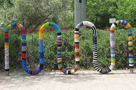 The Fine Art Of Yarn Bombing Photo Essays Yarn Bombing Street Art Utopia Yarn Art