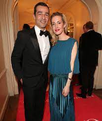 Schauspieler erol sander und seine frau caroline machen sich für die darmkrebsvorsorge stark und unterstützen die werbekampagne der felix burda stiftung zum darmkrebsmonat märz 2013. Erol Sander Und Caroline Neustart Am Starnberger See Leute Bild De