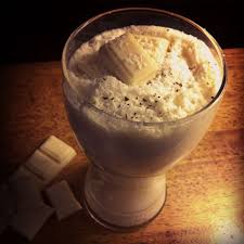 Milk Shake Chocolat Blanc Noix De Coco Et Vanille Milk Shake Chocolat Milk Shakes Chocolat Blanc