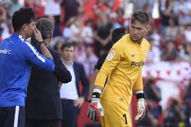 Un sevilla fc que ha visto cómo bono pasaba de salir cedido o estar medio sentenciado, a ser titular indiscutible. Vaclik Our First Half Of The Season Was Excellent Sevilla Fc