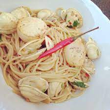 spaghetti vongole deluxe pasta clams coquilles venus semolina scallops spaghetti durum wine