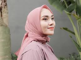 Ada yang baper dan iri melihat pasangan ini. Top 100 Selebgram Hijab Di Indonesia Starngage