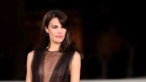 Tagli di capelli lunghi lisci 2014. Bianca Guaccero In Bikini La Foto Desta Curiosita Di Chi E Quel Volto