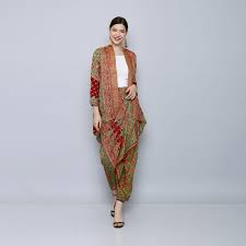 Batik pria berbahan semi sutra ini dapat menambah rasa percaya diri para pemakainya. Batik Set 1 Fesyen Wanita Pakaian Wanita Lainnya Di Carousell