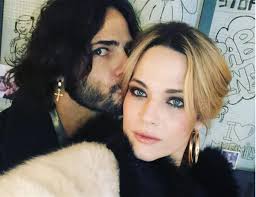 Abbiamo incontrato laura chiatti all'inaugurazione del nuovo flagship stradivarius di corso buenos aires a milano e ci siamo fatti. Marco Bocci E Laura Chiatti Amore Al Capolinea La Segnalazione Zon