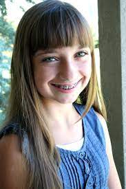 The hair color is a rich lustrous brown hair color which is exquisitely elegant. Straight Bangs Fringe Hairstyles Cute Girls Hairstyles