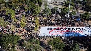 Ma, sotto la democracia corinthiana non arriverà mai il titolo nazionale.nel 1984, il doutor lascia il corinthians, che, intanto, stava vedendo naufragare la sua idea di calcio democratico. Democracia Corinthiana Entenda O Que Foi E Como Se Organizou O Movimento Contra A Ditadura Corinthians Ge