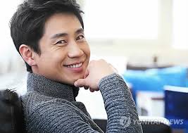 장진감독과의 친분관계로 인해 '장진 사단'의 한사람으로 불린다. ì‹ í•˜ê·  ì´ë ‡ê²Œ ëª¸ ë¶€ê°ë ì§€ ëª°ë¼ ì´¬ì˜ ë‚´ë‚´ íž˜ì—†ì—ˆë‹¤ ì„¸ê³„ì¼ë³´