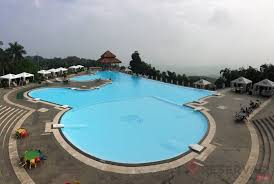 Saat ini sudah banyak tempat yang menyediakan fasilitas kolam renang yang sangat nyaman untuk bersantai. Review Harga Tiket Dan Fasilitas Yang Ada Di Giri Tirta Kahuripan