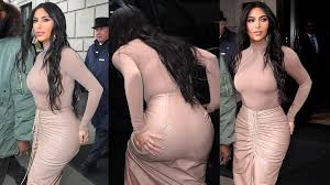 В чем секрет успеха американской знаменитости. Kim Kardashyan Pozabavila Set Rukoj Na Pyatoj Tochke Shou Biznes Ren Tv