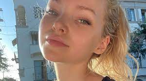 See dove cameron before plastic surgery and how her beauty look has changed over the years with her best red carpet moments. Nippel Gate Von Diesem Pic Sind Dove Camerons Fans Entsetzt Promiflash De