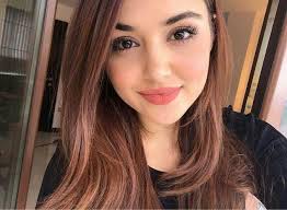 Hande Ercel In Makyaji Nasil Yapilir Hande Ercel Makyaji Sac Guzelligi Sac Stilleri Guzellik Kizlar