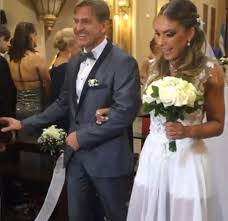 El juzgado nacional en lo criminal y correccional nº 60investiga la muerte de un paciente en la clínica del cirujano aníbal lotocki y dispuso que el médico quede demorado. La Luna De Miel De Anibal Lotocki A Pocos Meses De Que Arranque El Juicio De Silvina Luna Virginia Gallardo Y Pamela Sosa Infobae