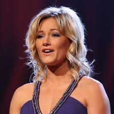 Immerhin bestätigte die schlagerqueen, dass sie sich 2016 voll an die arbeit am neuen album stürzen werde. Helene Fischer Video Zum Neuen Song Mit Luis Fonsi Gala De