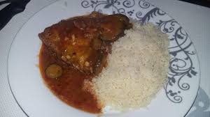 Poulet Kedjenou Et Semoule De Manioc Plat Ivoirien Recette En 2020 Recettes De Cuisine Semoule De Manioc Alimentation