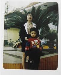 Hương giang lúc chưa chuyển giới đã có một vẻ ngoài khá nữ tính. áº£nh Ä'á»™c Thá»i Lam Chi Khanh Va HÆ°Æ¡ng Giang Idol ChÆ°a Chuyá»ƒn Giá»›i