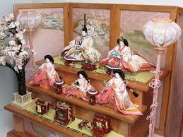 ピンクでコーディネートした豪華な雛人形三段飾り 上品なお顔で衣装もグー が安い 雛人形三段飾り 広島市の人形問屋十二段屋 2021 雛人形 人形 雛祭り