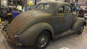 New England Barn Find 1937 Ford Coupe Deluxe Barn Finds Old Classic Cars Ford