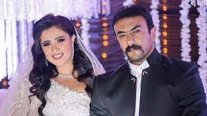 في أول ظهور لها بعد أنباء انفصالها عن زوجها، ظهرت الفنانة شيماء سيف والمنتج محمد كارتر أمس الخميس، في المستشفى لتوديع الفنان سمير غانم. Ø¥ØµØ§Ø¨Ø© Ø§Ù„ÙÙ†Ø§Ù†Ø© ÙŠØ§Ø³Ù…ÙŠÙ† Ø¹Ø¨Ø¯Ø§Ù„Ø¹Ø²ÙŠØ² ÙˆØ²ÙˆØ¬Ù‡Ø§ Ø¨ÙÙŠØ±ÙˆØ³ ÙƒÙˆØ±ÙˆÙ†Ø§ Ø­ÙŠØ§ØªÙ†Ø§ Ù…Ø´Ø§Ù‡ÙŠØ± Ø§Ù„Ø¥Ù…Ø§Ø±Ø§Øª Ø§Ù„ÙŠÙˆÙ…