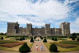 Visita a la capilla de san jorge. El Castillo De Windsor Abre Al Publico Sus Jardines Por Primera Vez En 40 Anos Intriper