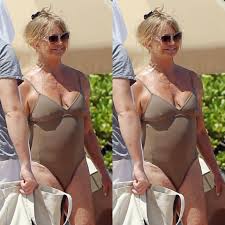 Collection Stuff - Goldie Hawn Rocks the Hell Out of a Swimsuit on Her  Hawaiian Vacation | Facebook