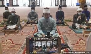 The average twitter user has 126 followers. 2jasiycxgatxim