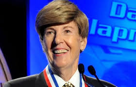 Nữ cơ trưởng đầu tiên của nước Mỹ