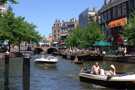 Jahrhunderts wurden der kanal dedemsvaart und der abzweig lutterhoofdwijk gebaut, dadurch verkürzte sich die strecke von coevorden nach zwolle, und die vechte verlor an bedeutung als transportweg. Die Besten Stadte Zum Einkaufen In Holland Tipps Vom Spezialisten