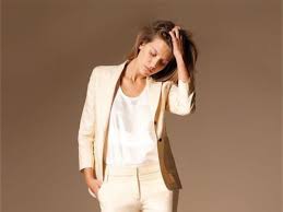 Tailleurs femme votre pantalon tailleur chic et habillé. Comment Bien Choisir Son Tailleur Quand On Est Une Femme Bien Habillee