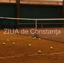 Turneul are deja traditie, a fost fondat in 1974 de catre fostii jucatori de tenis charlie pasarell și raymond moore. Victorie Pentru Sportiva Care A Eliminat O Pe Simona Halep La Turneul De La Indian Wells A CaÈ™tigat Trofeul CompetiÈ›iei