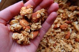Granola Maison Amandes Et Miel Rapide Et Facile En 2020 Recette Granola Maison Granola Maison Recette De Petit Dejeuner