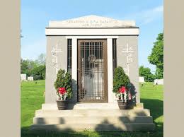 9 Crypt Walk In Family Mausoleum Mausoleum Crypt Architecture