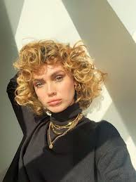 Regardless of your hair type, you'll find here lots of superb short hairdos, including short wavy hairstyles, natural hairstyles for short hair. 10 Short Curly Hairstyles That Are So Stylish Who What Wear