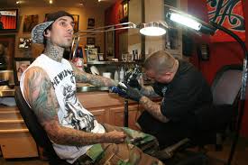Are you looking for travis barker tattoos, if so then you have come to the right site. Travis Barker Cadillac Boom Box Flaggen Und Farbige Tattoos Promi Tattoos