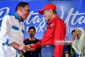 Tetapi sasaran perang saraf ini bukannya 222 ahli parlimen. Tun Mahathir Dan Anwar Ibrahim Bersatu Di Pentas Ceramah Mega Pakatan Harapan Prk Port Dickson