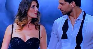 È stata anche per diverso tempo al centro del gossip per via di una relazione con matteo salvini. Ballando Con Le Stelle Elisa Isoardi E Raimondo Todaro Ma Alla Fine Del Programma La Domanda Imbarazzante Fa Calare Il Gelo In Studio Libero Quotidiano