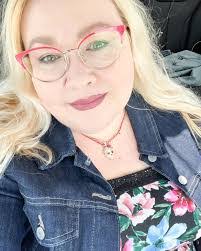 Michele Cantrell's Instagram, Twitter & Facebook