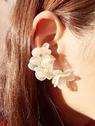再再販 大人気 オフホワイト 華やかあじさいのイヤーカフ イヤーカフ ウェディング イヤリング ブライダルアクセサリー