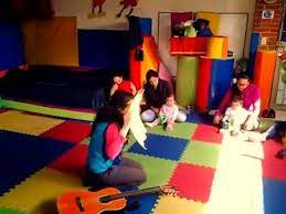 Juego De Panuelos Para Saludar La Clase De Musica Youtube Clase De Musica Musica Para Bebes Juegos Para Ninos Pequenos