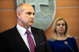 Z jeho výpovede ďalej vyplýva, že vedel, že norbert paksi (ktorý o lučanskom takisto vypovedá). Milan Lucansky Appointed Police Corps President Spectator Sme Sk