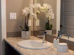 Un baño sin importar sus dimensiones es un espacio para el relax. Como Decorar Un Bano Pequeno Te Traemos 5 Interesantes Consejos Homy Es Homy Es