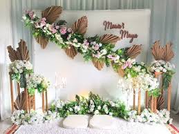 Letakkan saja di meja tamu atau di sudut backdrop pernikahan anda. Dekorasi Tunangan Dengan Daun Palem Kering Youtube Dekorasi Meja Pernikahan Dekorasi Pernikahan Elegan Tenda Pernikahan