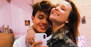 Tava tudo bem, cabeça no lugar você chegou minha vida virou de pernas para o ar eu tava super zen, até você chegar uma semana sem te ver demora pra passar, só me resta cantar. Larissa Manoela E Leo Cidade Terminam O Namoro Istoe Independente