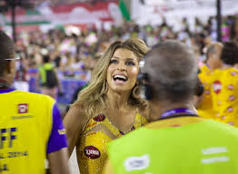 Grazi massafera was born in 1980s. File Carnaval 2014 Grazi Massafera Rio De Janeiro 12991646025 Jpg Wikimedia Commons