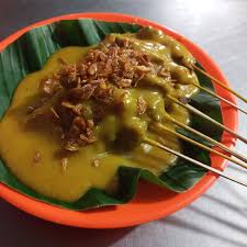 Berbagai macam tari daerah masih segar dan terus dilestarikan disana hingga saat ini. Makanan Khas Sumatera Barat Cairo Food
