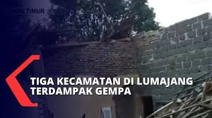 Akibat gempa tersebut warga kabupaten malang berhamburan keluar rumah karena kaget dan panik. Breaking News Dampak Gempa Malang Pengendara Motor Di Lumajang Tewas Tertimpa Batu Di Perbukitan Youtube