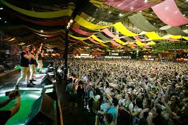 A oktoberfest, cujo significado é festa de outubro, foi criada em 1984 para elevar o ânimo da população que havia acabado de suportar duas das maiores enchentes na história de blumenau (1983—84). Blumenau Cancela Oktoberfest 2021 Por Conta Da Pandemia Santa Catarina G1